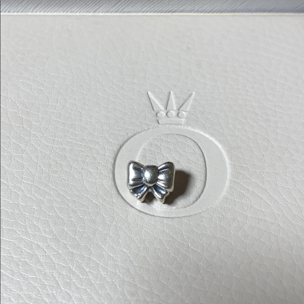Pandora Bow 🎁 Charm so cute